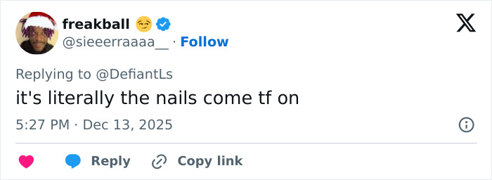 Screenshot of a tweet debate about Cynthia Erivo's oddly large hands and how it makes herself look like a demon. Screenshot of a tweet debate about Cynthia Erivo's oddly large hands and how it makes herself look like a demon.