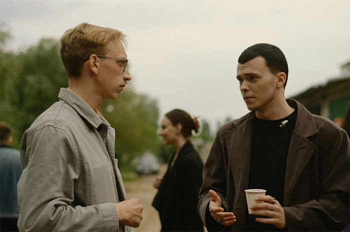 Man Wonders If His Relationship Is Doomed After His GF Pressures Him To Lie About His Career