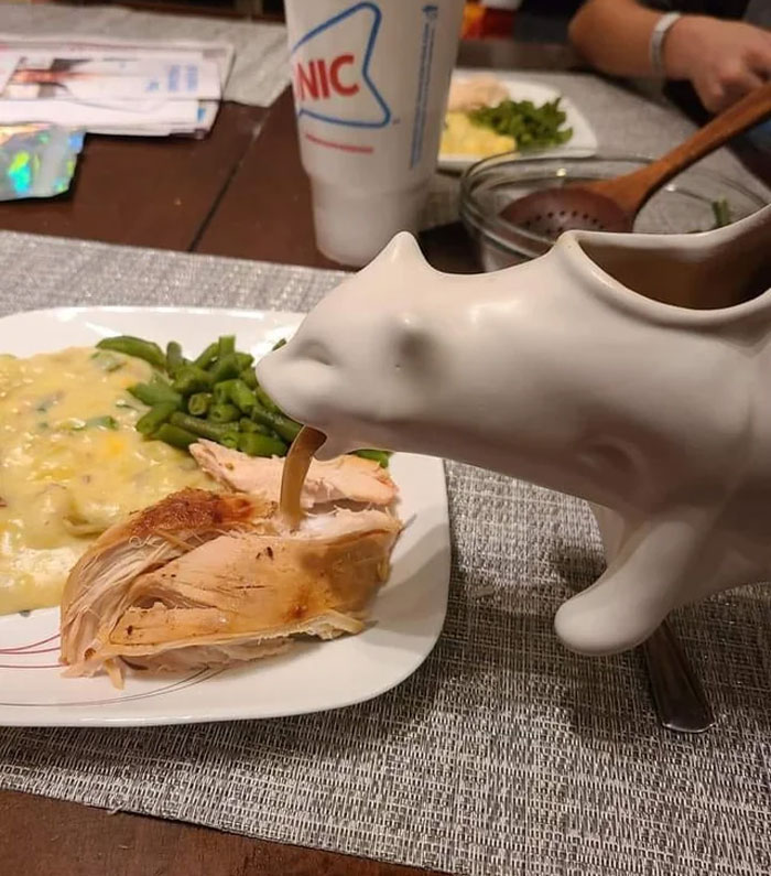 “Actual Friendships Were Ruined”: 80 White Elephant Gifts So Perfect, Everyone Tried To Steal Them