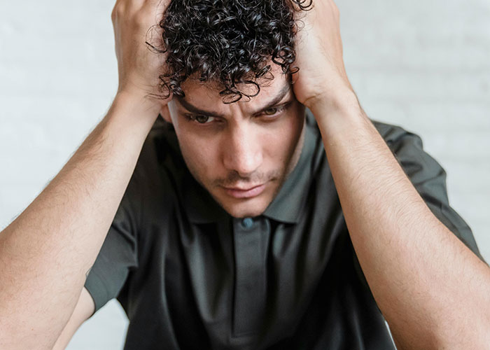 Guy Leaves Christmas Dinner Over Uncle's Jokes, Mom Furious He "Embarrassed Her" Guy Leaves Christmas Dinner Over Uncle's Jokes, Mom Furious He "Embarrassed Her"