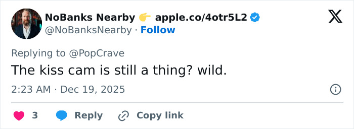 Tweet by NoBanks Nearby commenting on the kiss cam still being popular, referencing Coldplay kiss cam moment.