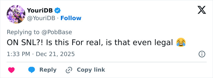 Screenshot of a tweet reacting to SNL’s Home Alone parody starring Ariana Grande with a bloody twist. Screenshot of a tweet reacting to SNL’s Home Alone parody starring Ariana Grande with a bloody twist.