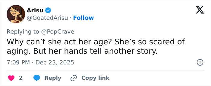 "Eles realmente fizeram Photoshop nela": Sessão fotográfica de lingerie natalina de Madonna provoca frenesi "Eles realmente fizeram Photoshop nela": Sessão fotográfica de lingerie natalina de Madonna provoca frenesi