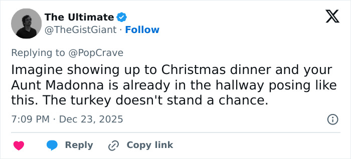 "Eles realmente fizeram Photoshop nela": Sessão fotográfica de lingerie natalina de Madonna provoca frenesi "Eles realmente fizeram Photoshop nela": Sessão fotográfica de lingerie natalina de Madonna provoca frenesi