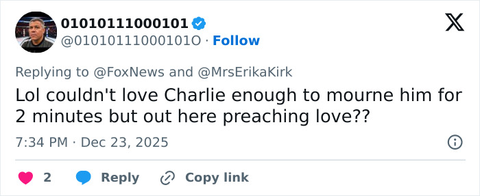 Erika Kirk acusada de lucrar com a tragédia com mensagem de Natal promovendo o livro de Charlie Kirk Erika Kirk acusada de lucrar com a tragédia com mensagem de Natal promovendo o livro de Charlie Kirk