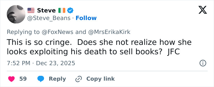 Erika Kirk acusada de lucrar com a tragédia com mensagem de Natal promovendo o livro de Charlie Kirk Erika Kirk acusada de lucrar com a tragédia com mensagem de Natal promovendo o livro de Charlie Kirk