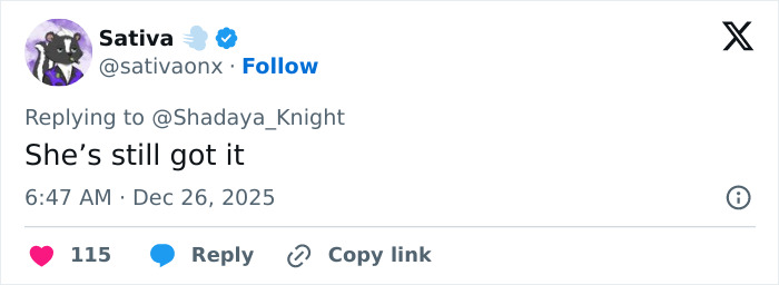 Twitter user commenting on Jennifer Lopez&rsquo;s Christmas photo, sparking discussion about her Photoshop skills.