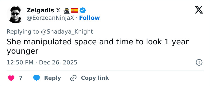 Tweet discussing odd detail in Jennifer Lopez&rsquo;s Christmas photo with people questioning her Photoshop skills.