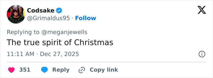 Tweet showing a user commenting on a flight incident where a man punished a woman for not switching seats, sparking internet debate.