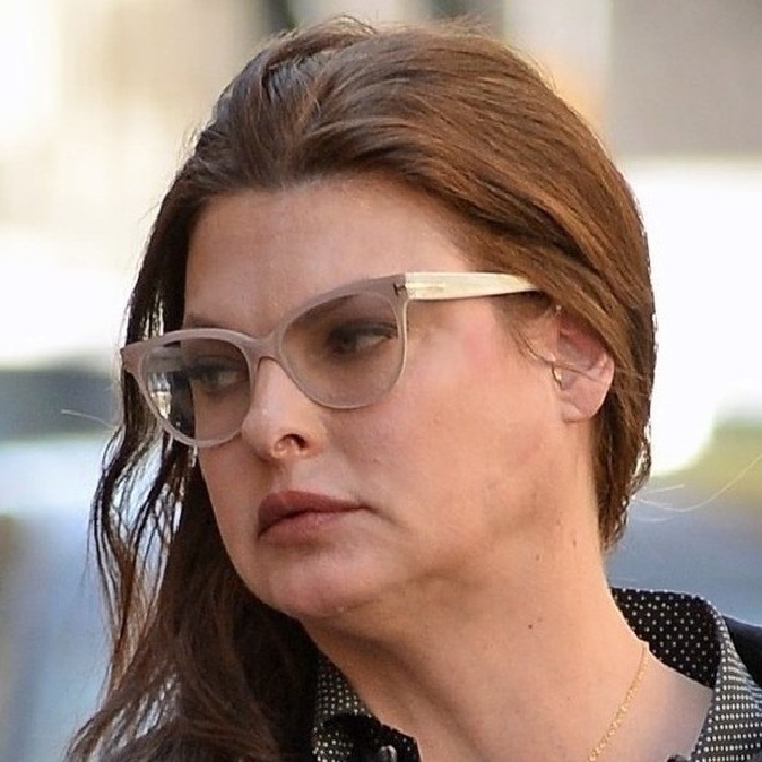 Linda Evangelista wearing glasses, showing facial details related to Coolsculpting recovery in a candid outdoor photo. Linda Evangelista wearing glasses, showing facial details related to Coolsculpting recovery in a candid outdoor photo.