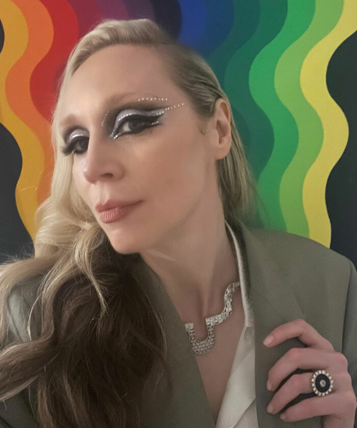 "A New Home For Lice": Gwendoline Christie’s Bizarre Hair Look Hijacks Fashion Awards "A New Home For Lice": Gwendoline Christie’s Bizarre Hair Look Hijacks Fashion Awards