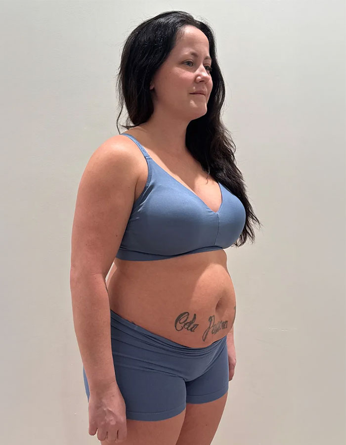 Jenelle Evans in blue workout wear showing a side profile of her figure after a drastic mommy makeover. Jenelle Evans in blue workout wear showing a side profile of her figure after a drastic mommy makeover.