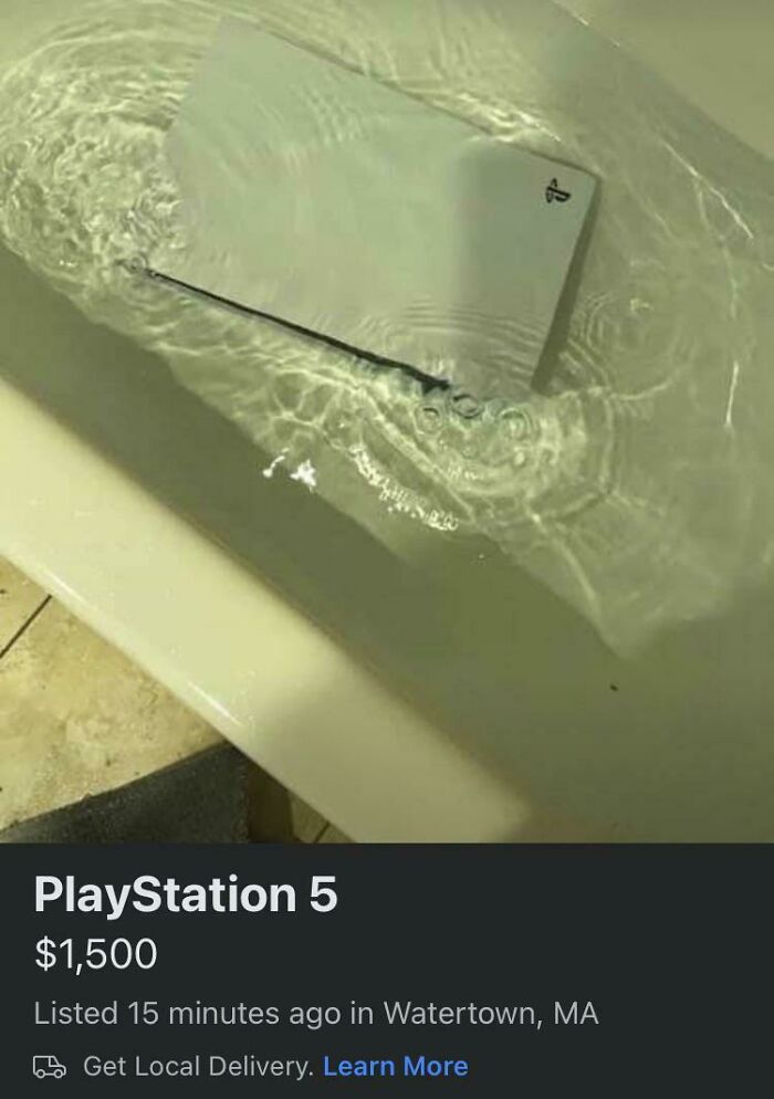 PlayStation 5 submerged in water in a bathtub, a hilarious post meant to make you laugh and entertain viewers.
