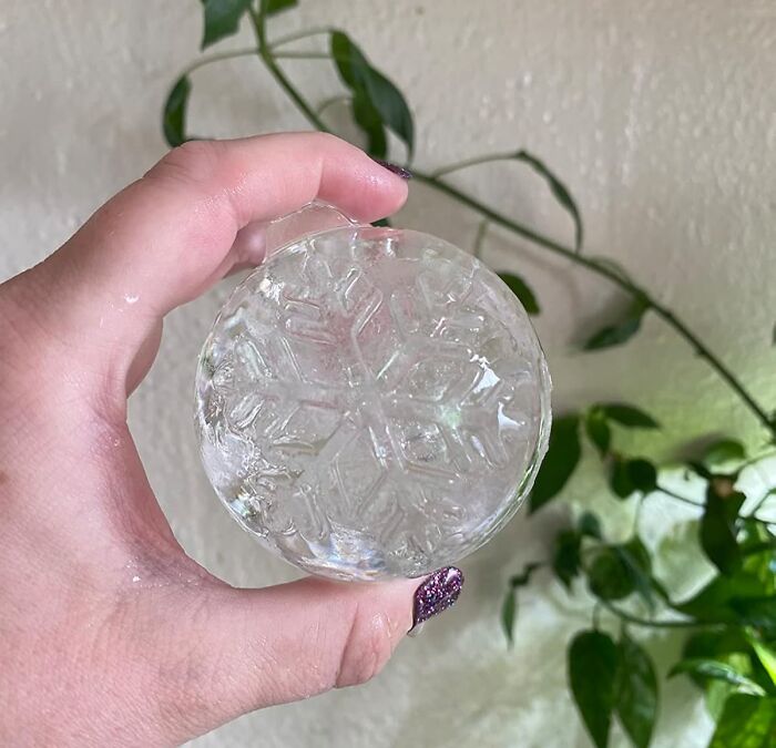 These Snowflake Ice Cube Molds Are For Those Who Believe Even Ice Deserves A Little Sparkle