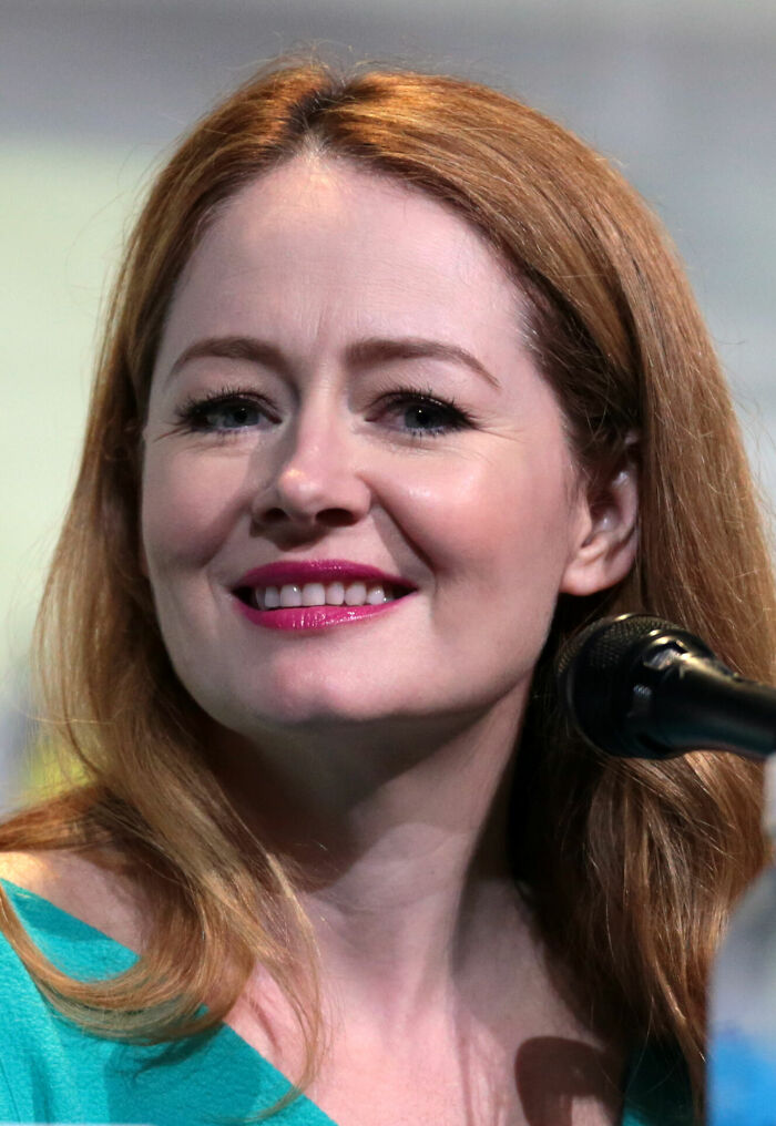 Miranda Otto smiling at a panel discussion, with microphone visible, highlighting her bio and career achievements.