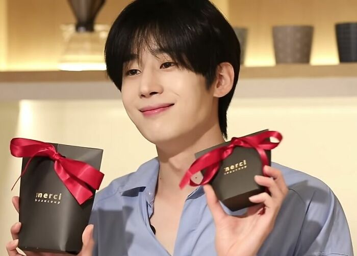 South Korean Singer Han Seung-Woo, 31