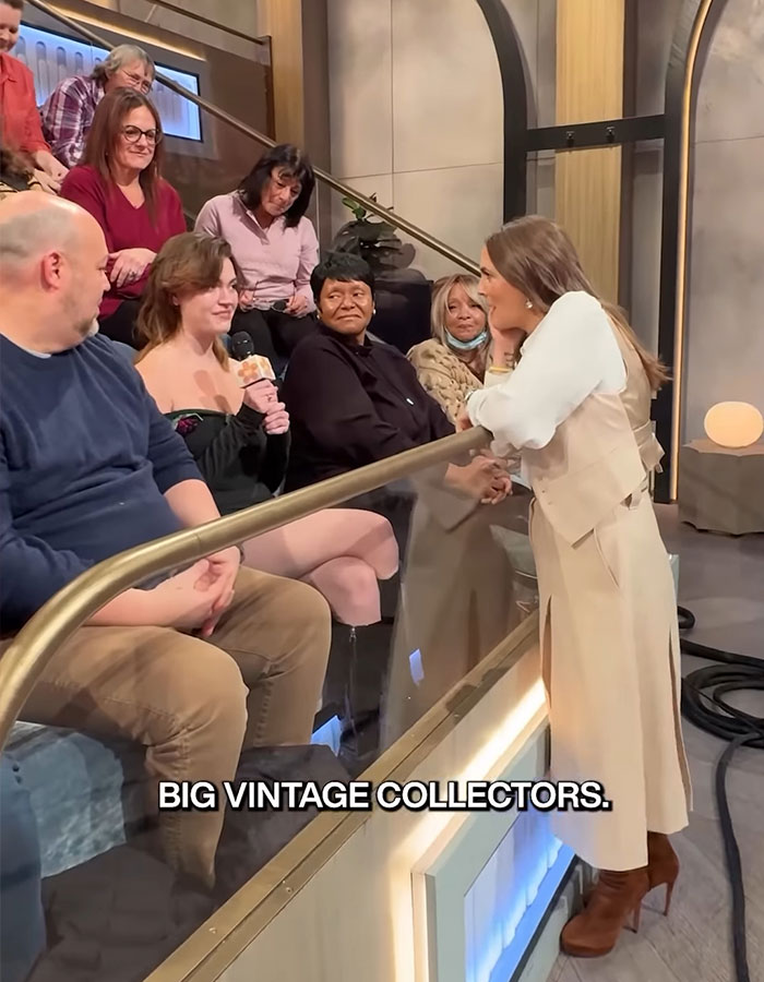 Fan recreates Drew Barrymore’s iconic 1989 Oscars dress on TV show with viral reaction from audience and host. Fan recreates Drew Barrymore’s iconic 1989 Oscars dress on TV show with viral reaction from audience and host.