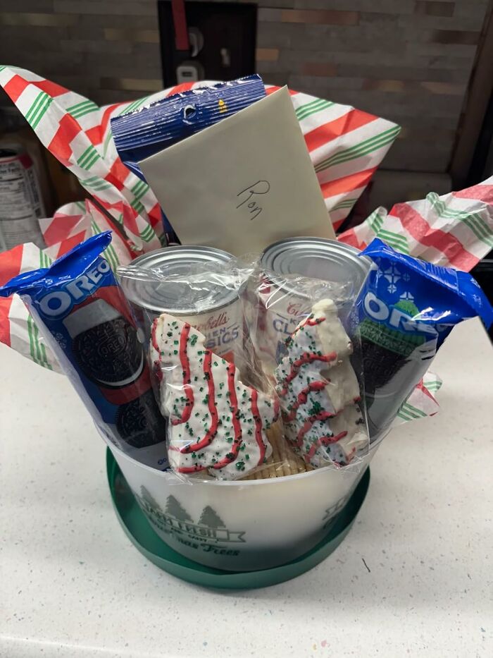 A Package Of Festive Oreos Is A Glorious, Edible Work Of Art That Will Make Your Regular, Boring Oreos Look Like They Didn't Even Try To Get Dressed Up For The Holiday Party