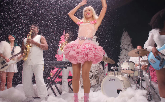 Gwen Stefani performing in a pink outfit amid snowy set, sparking controversy over her Rockefeller Tree Lighting attire. Gwen Stefani performing in a pink outfit amid snowy set, sparking controversy over her Rockefeller Tree Lighting attire.