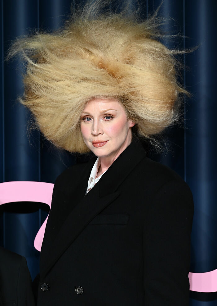 "A New Home For Lice": Gwendoline Christie’s Bizarre Hair Look Hijacks Fashion Awards "A New Home For Lice": Gwendoline Christie’s Bizarre Hair Look Hijacks Fashion Awards