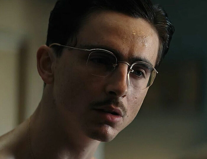 Close-up of Timothée Chalamet wearing glasses, showcasing his red carpet look with an unusual detail noticed by fans. Close-up of Timothée Chalamet wearing glasses, showcasing his red carpet look with an unusual detail noticed by fans.