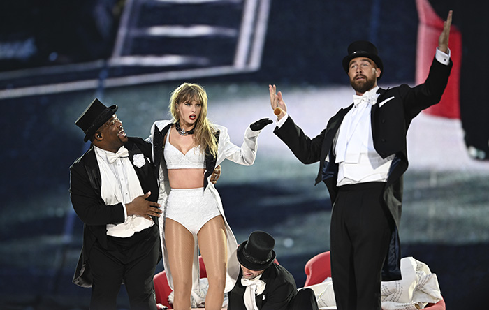 "Morphing Into Kanye": Taylor Swift Accused Of "Success Narcissism" By Angry Fans "Morphing Into Kanye": Taylor Swift Accused Of "Success Narcissism" By Angry Fans