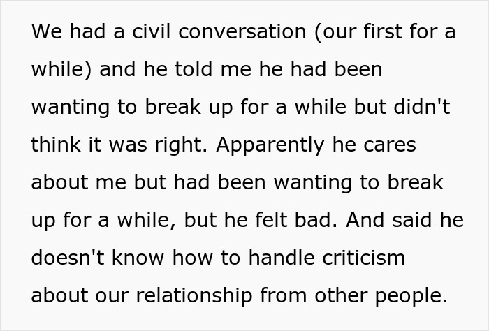 Text message revealing fiancé complaining about appearance, causing worry about their wedding photos and relationship issues. Text message revealing fiancé complaining about appearance, causing worry about their wedding photos and relationship issues.