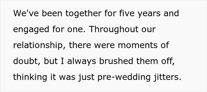 Text on a white background describing a relationship of five years with doubts before the wedding and pre-wedding jitters felt by the bride.