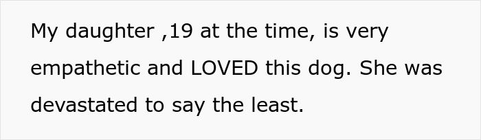 Filha demonstrando amor e empatia por um cachorro durante o momento canino de Natal da mil-house, expressando profundo carinho e tristeza.