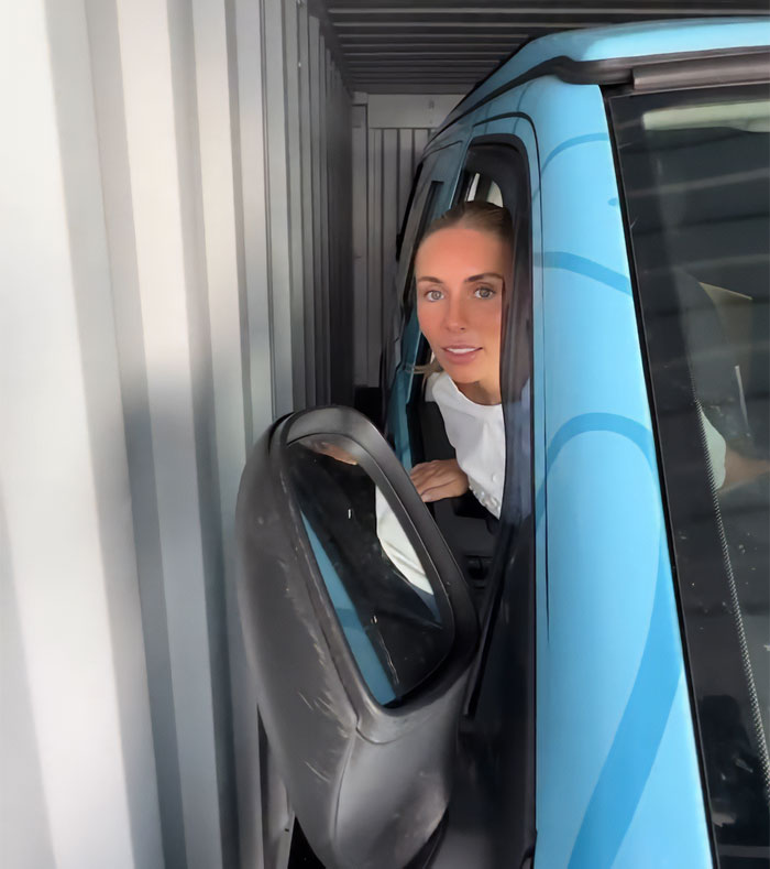 Person leaning out of a blue vehicle inside a narrow container, linked to snitch who reported Bonnie Blue to cops. Person leaning out of a blue vehicle inside a narrow container, linked to snitch who reported Bonnie Blue to cops.