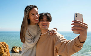 “Girl Run”: GF Finds Out BF’s Been Editing Photos Of Her To Please His Mom, Demands He Reveal Truth