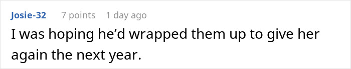 Screenshot of an online comment about a rich aunt trying to sneak a cheap gift back and dad&rsquo;s petty Christmas revenge.