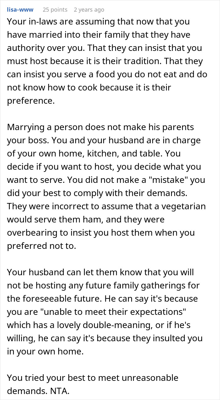 Screenshot of a Reddit comment discussing family conflict over a vegetarian host not preparing ham for Christmas. Screenshot of a Reddit comment discussing family conflict over a vegetarian host not preparing ham for Christmas.