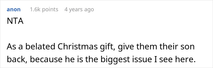 Text comment on a social media post discussing a Christmas family conflict involving reheating pizza leftovers for MIL when she arrives unannounced. Text comment on a social media post discussing a Christmas family conflict involving reheating pizza leftovers for MIL when she arrives unannounced.
