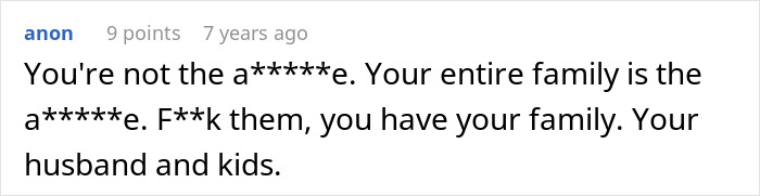 Comment about woman feeling like she ruined Thanksgiving after blowing up at family for leaving dinner, shared on forum.