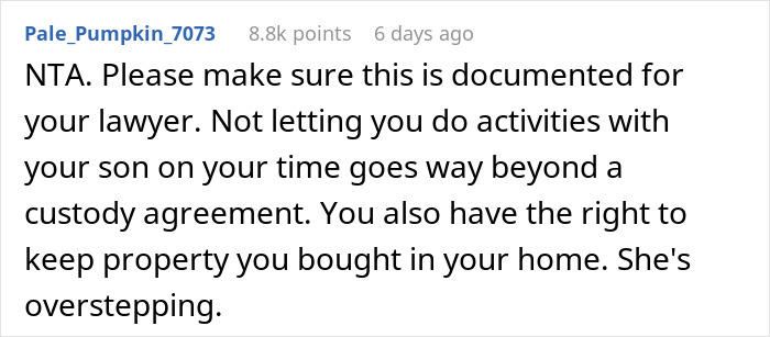 Reddit comment discussing a dad’s rights protecting his son’s gift amid family drama and custody issues.