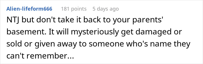 Screenshot of a Reddit comment discussing parents donating daughter’s inherited piano to church and her calling pastor to take it back. Screenshot of a Reddit comment discussing parents donating daughter’s inherited piano to church and her calling pastor to take it back.