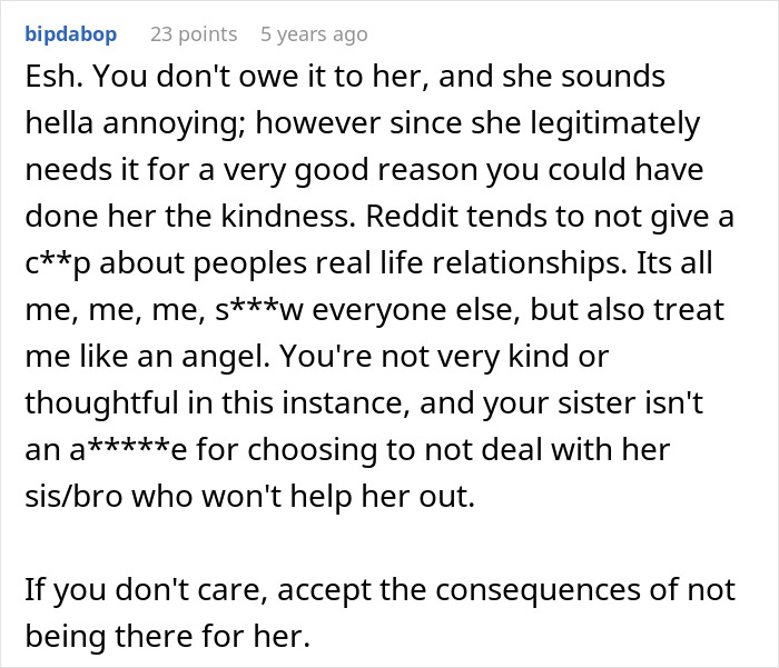 Reddit user shares thoughts on guy splitting the internet after giving his old laptop to his cat over his sister.