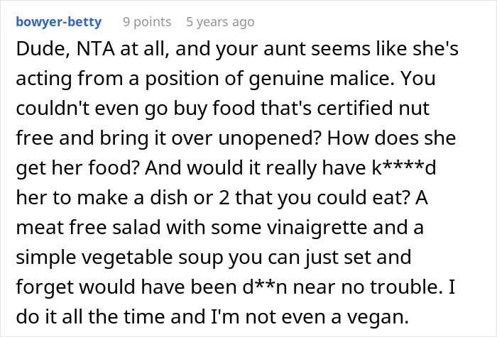 Screenshot of a forum comment discussing no vegan options Christmas Eve dinner and alternatives like meat-free salad and vegetable soup. Screenshot of a forum comment discussing no vegan options Christmas Eve dinner and alternatives like meat-free salad and vegetable soup.