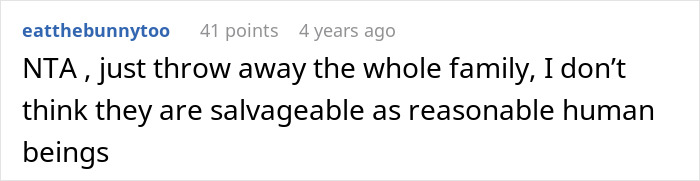 Comment discussing family conflicts in response to woman reheating pizza leftovers for MIL during unexpected Christmas visit. Comment discussing family conflicts in response to woman reheating pizza leftovers for MIL during unexpected Christmas visit.