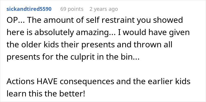 Reddit comment praising a mom&rsquo;s self-restraint dealing with her kids on Christmas and reflecting on the consequences.