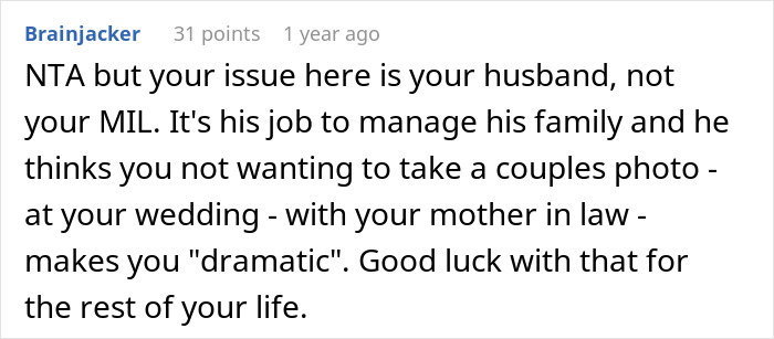 Text post from an online forum discussing a mother-in-law wearing white to her son's wedding and bride's reaction to photos. Text post from an online forum discussing a mother-in-law wearing white to her son's wedding and bride's reaction to photos.