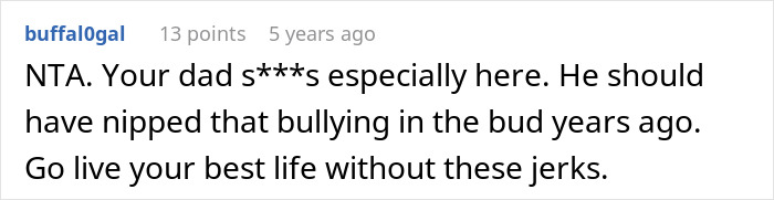 Online post showing a user venting about his girlfriend wanting him to close her closet door and her public clapback. Online post showing a user venting about his girlfriend wanting him to close her closet door and her public clapback.