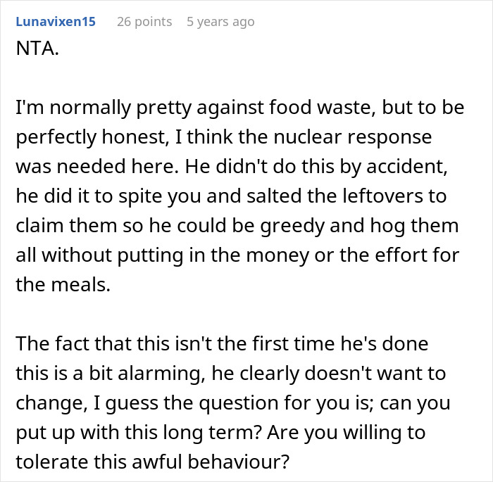 Screenshot of Reddit comment discussing food waste and nuclear response after boyfriend salts entire pot of chili in spiteful act. Screenshot of Reddit comment discussing food waste and nuclear response after boyfriend salts entire pot of chili in spiteful act.