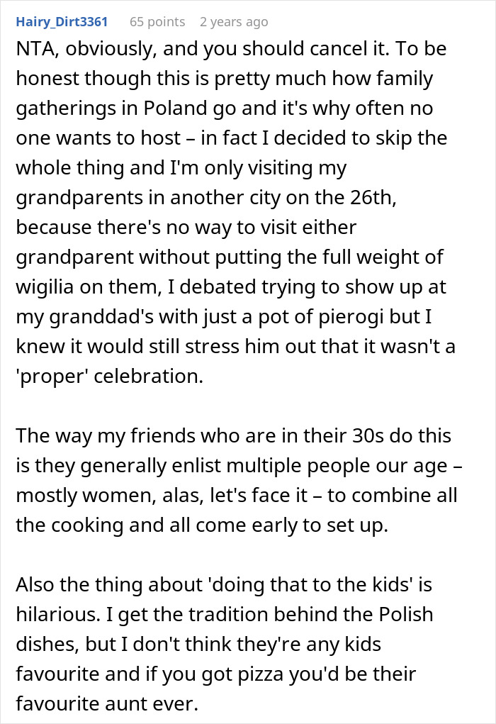 Comment discussing lazy relatives not bringing food to Christmas dinner and the host upset about pizza or nothing.