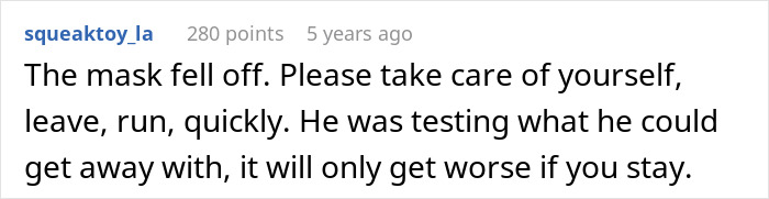 Screenshot of a comment warning to leave quickly as a woman details how her marriage fell apart after her husband ruined their wedding. Screenshot of a comment warning to leave quickly as a woman details how her marriage fell apart after her husband ruined their wedding.