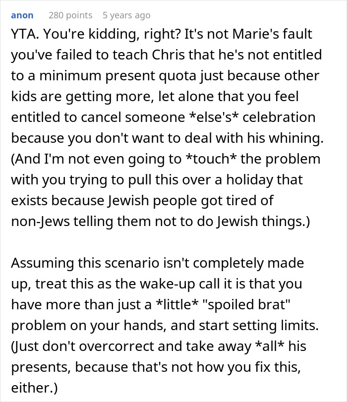 Screenshot of an online comment discussing a dad demanding the family skip Hanukkah gifts due to his spoiled son&rsquo;s tantrums.