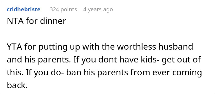 Screenshot of a forum comment discussing a woman reheating pizza leftovers for MIL who showed up unannounced at Christmas.