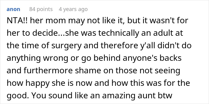 Reddit user defending aunt in niece tummy tuck drama, highlighting adult consent and family disagreement.