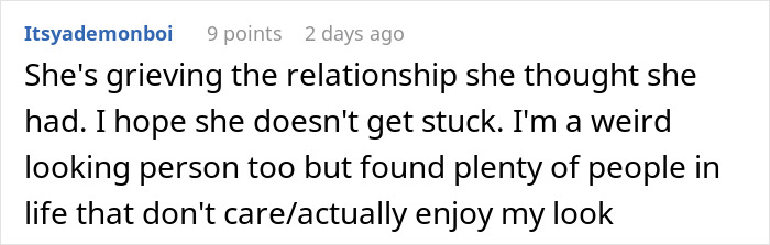 Woman finds secret texts from fiancé complaining about her appearance and worrying about their wedding photos. Woman finds secret texts from fiancé complaining about her appearance and worrying about their wedding photos.